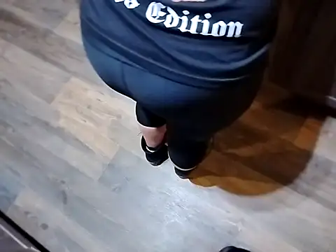 Snapshot of Makeyoucumallover chatting on October 28, 2025, 10:03 am Makeyoucumallover online show from October 28, 2025, 10:03 am