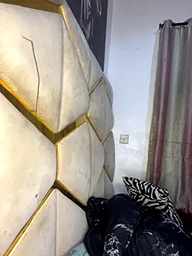 catty3232 online show from October 5, 2025, 12:01 am