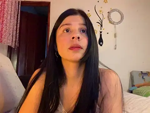 Estefani 32 online show from March 15, 2026, 4:36 pm