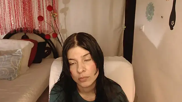 Estefani 32 online show from September 30, 2025, 4:35 pm