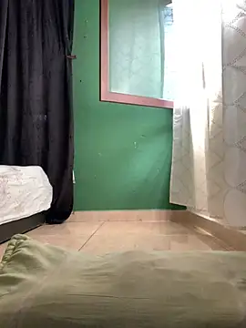 Estefani 32 online show from May 15, 2026, 5:11 pm