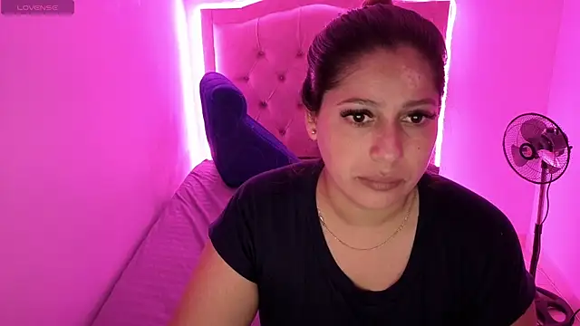 Snapshot of Nazlyy30 chatting on October 4, 2025, 5:42 am Nazlyy30 online show from October 4, 2025, 5:42 am