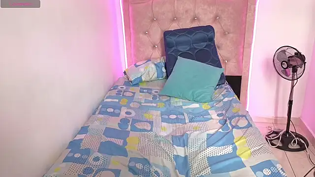 Snapshot of Nazlyy30 chatting on October 17, 2025, 3:47 pm Nazlyy30 online show from October 17, 2025, 3:47 pm