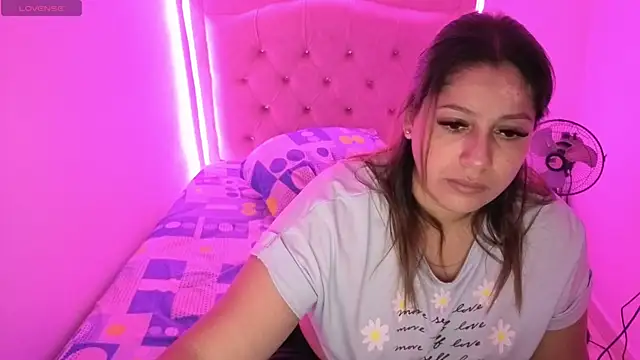 Snapshot of Nazlyy30 chatting on October 24, 2025, 5:06 am Nazlyy30 online show from October 24, 2025, 5:06 am