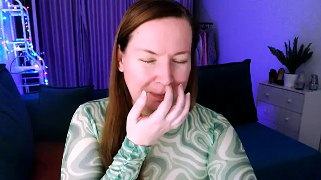 Snapshot of GoddessLara chatting on December 22, 2024, 9:20 pm GoddessLara online show from December 22, 2024, 9:20 pm