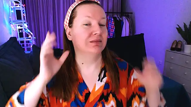 Snapshot of GoddessLara chatting on March 11, 2025, 12:00 am GoddessLara online show from March 11, 2025, 12:00 am