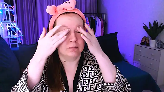 Snapshot of GoddessLara chatting on March 4, 2025, 1:12 am GoddessLara online show from March 4, 2025, 1:12 am