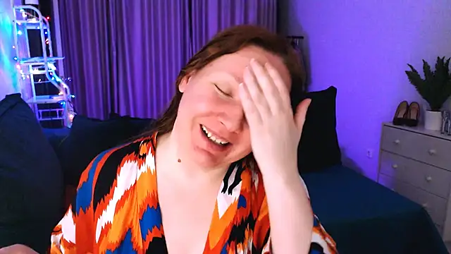 Snapshot of GoddessLara chatting on March 12, 2025, 12:09 am GoddessLara online show from March 12, 2025, 12:09 am