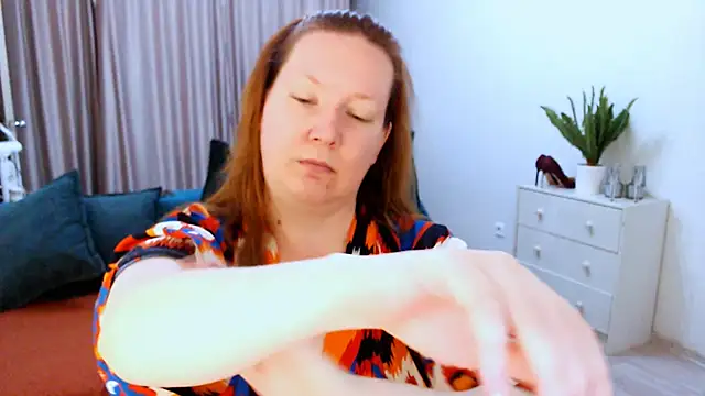 Snapshot of GoddessLara chatting on October 5, 2025, 9:05 pm GoddessLara online show from October 5, 2025, 9:05 pm