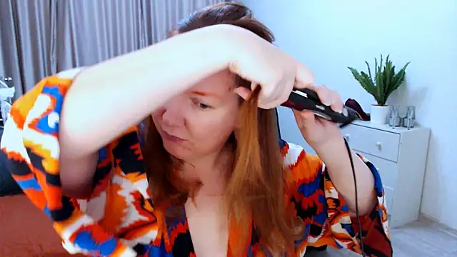 Snapshot of GoddessLara chatting on October 3, 2025, 7:59 pm GoddessLara online show from October 3, 2025, 7:59 pm