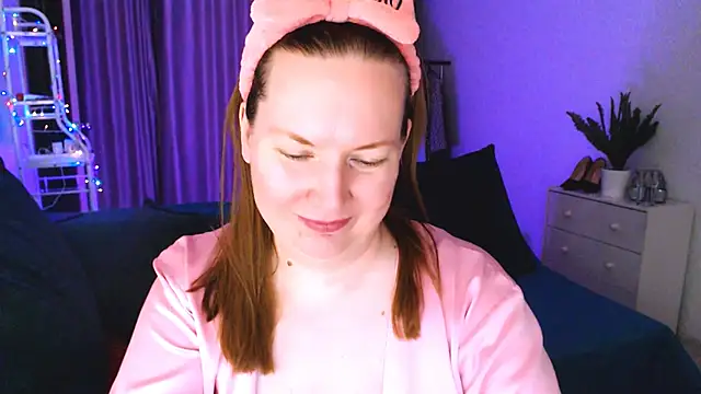 Snapshot of GoddessLara chatting on January 31, 2025, 2:04 am GoddessLara online show from January 31, 2025, 2:04 am