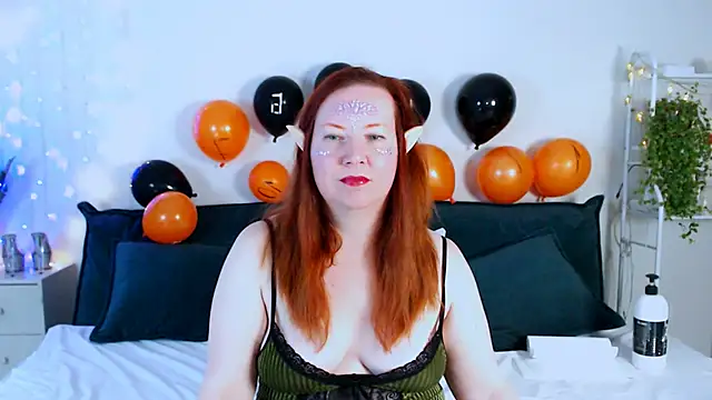 Snapshot of GoddessLara chatting on October 29, 2025, 11:14 pm GoddessLara online show from October 29, 2025, 11:14 pm