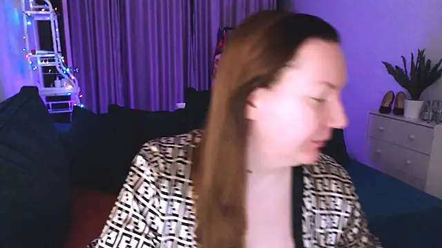 Snapshot of GoddessLara chatting on February 1, 2025, 11:06 pm GoddessLara online show from February 1, 2025, 11:06 pm