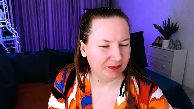 Snapshot of GoddessLara chatting on January 8, 2025, 2:35 am GoddessLara online show from January 8, 2025, 2:35 am