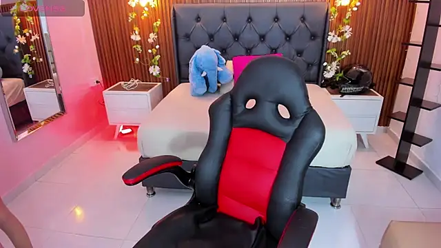 AMELIELEONE online show from March 28, 2026, 12:17 pm