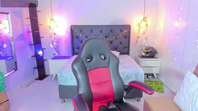 AMELIELEONE online show from March 17, 2025, 12:25 pm