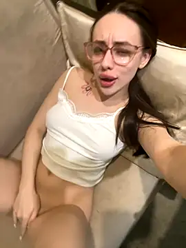 Lisaaan online show from October 9, 2025, 11:22 am