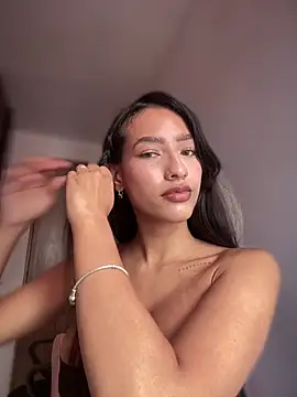 Snapshot of DulceLenns chatting on October 20, 2025, 6:30 pm DulceLenns online show from October 20, 2025, 6:30 pm