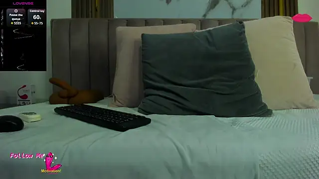 Snapshot of CristinSexy chatting on October 10, 2025, 10:38 am CristinSexy online show from October 10, 2025, 10:38 am