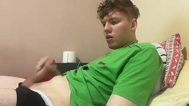 sexybooii6968 online show from December 3, 2025, 2:16 pm