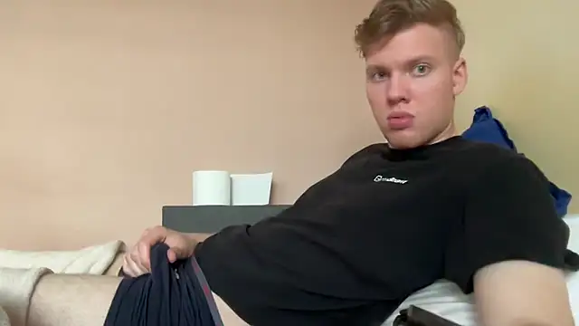 Snapshot of sexybooii6968 chatting on October 13, 2025, 1:45 pm sexybooii6968 online show from October 13, 2025, 1:45 pm