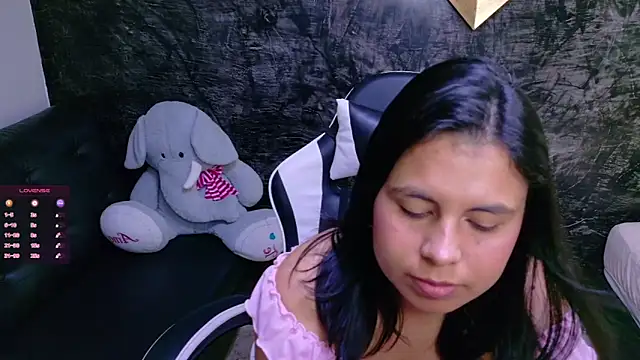 olivia love  online show from May 17, 2026, 3:12 pm