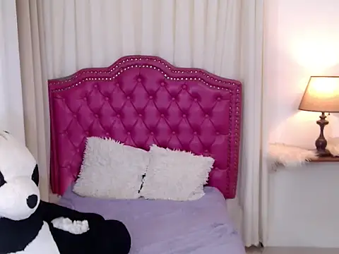 Snapshot of DreamLADYBOY chatting on October 5, 2025, 10:33 pm DreamLADYBOY online show from October 5, 2025, 10:33 pm