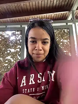 Snapshot of trianawhite chatting on October 24, 2025, 2:27 pm trianawhite online show from October 24, 2025, 2:27 pm