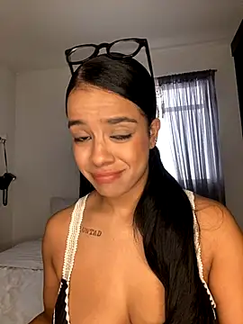 Snapshot of trianawhite chatting on September 17, 2025, 3:14 pm trianawhite online show from September 17, 2025, 3:14 pm