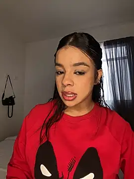 Snapshot of trianawhite chatting on October 14, 2025, 2:39 pm trianawhite online show from October 14, 2025, 2:39 pm