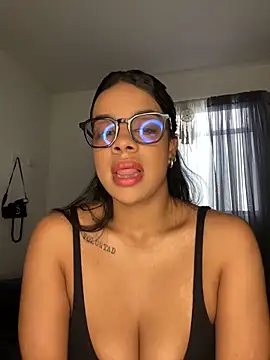 Snapshot of trianawhite chatting on October 3, 2025, 2:18 pm trianawhite online show from October 3, 2025, 2:18 pm