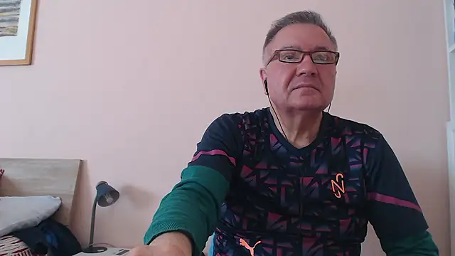 Snapshot of YOU6me chatting on October 27, 2025, 8:37 am YOU6me online show from October 27, 2025, 8:37 am