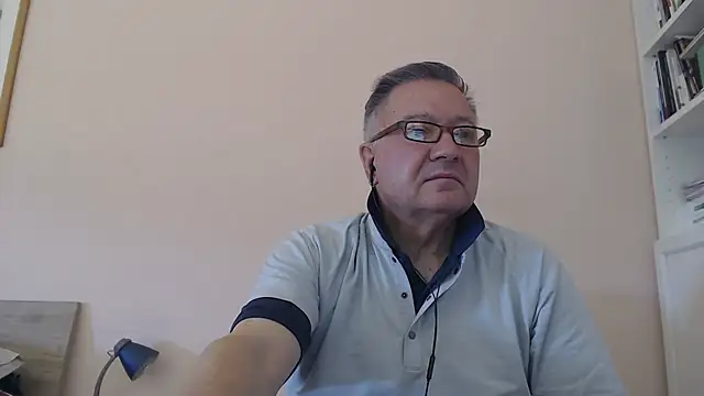 Snapshot of YOU6me chatting on September 25, 2025, 7:58 am YOU6me online show from September 25, 2025, 7:58 am