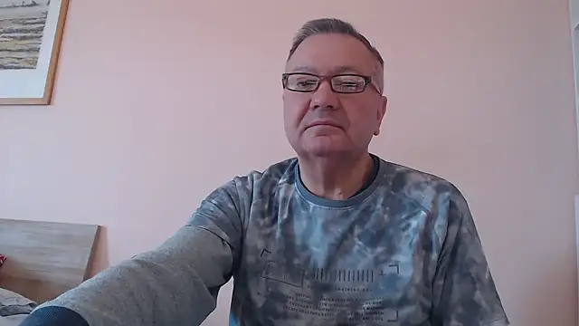 Snapshot of YOU6me chatting on October 8, 2025, 7:32 am YOU6me online show from October 8, 2025, 7:32 am