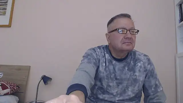 Snapshot of YOU6me chatting on October 5, 2025, 4:09 pm YOU6me online show from October 5, 2025, 4:09 pm