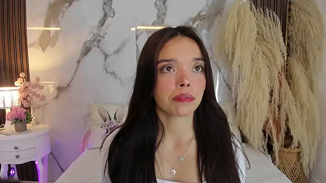 hannahill69 online show from November 8, 2025, 4:49 am