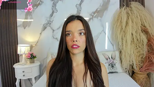 hannahill69 online show from April 7, 2026, 4:36 am