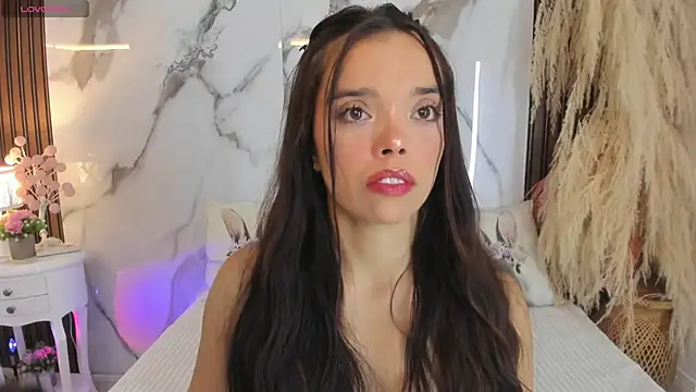 Snapshot of hannahill69 chatting on November 4, 2025, 5:00 am hannahill69 online show from November 4, 2025, 5:00 am