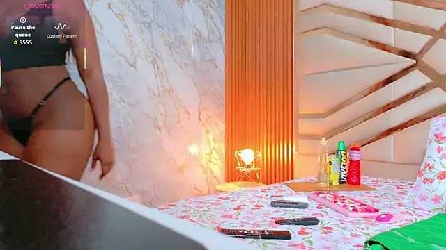 Snapshot of mommywebcam chatting on October 24, 2025, 2:21 am mommywebcam online show from October 24, 2025, 2:21 am