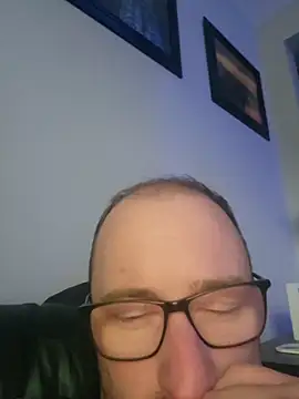 Snapshot of gdawg78 chatting on September 29, 2025, 7:52 pm gdawg78 online show from September 29, 2025, 7:52 pm