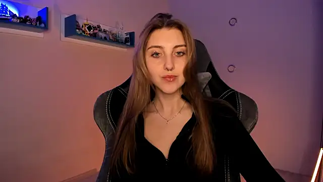 CassiaBlade1 online show from January 28, 2025, 7:10 pm