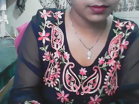 Snapshot of LovingPihu chatting on June 12, 2026, 5:27 am LovingPihu online show from June 12, 2026, 5:27 am