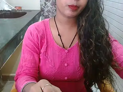 Snapshot of LovingPihu chatting on September 28, 2025, 5:25 am LovingPihu online show from September 28, 2025, 5:25 am
