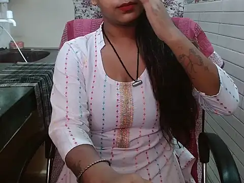 Snapshot of LovingPihu chatting on September 21, 2025, 5:45 am LovingPihu online show from September 21, 2025, 5:45 am