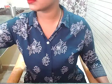 Snapshot of LovingPihu chatting on October 14, 2025, 5:41 am LovingPihu online show from October 14, 2025, 5:41 am