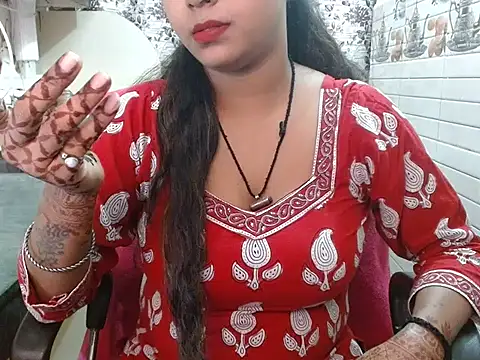 Snapshot of LovingPihu chatting on October 22, 2025, 5:40 am LovingPihu online show from October 22, 2025, 5:40 am