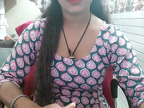 Snapshot of LovingPihu chatting on October 30, 2025, 5:39 am LovingPihu online show from October 30, 2025, 5:39 am