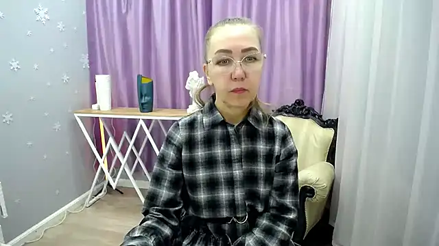 queen a n i online show from January 25, 2025, 8:53 am