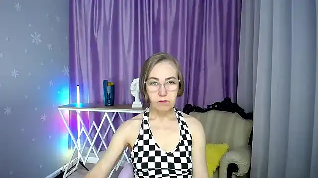 queen a n i online show from November 26, 2025, 8:36 am