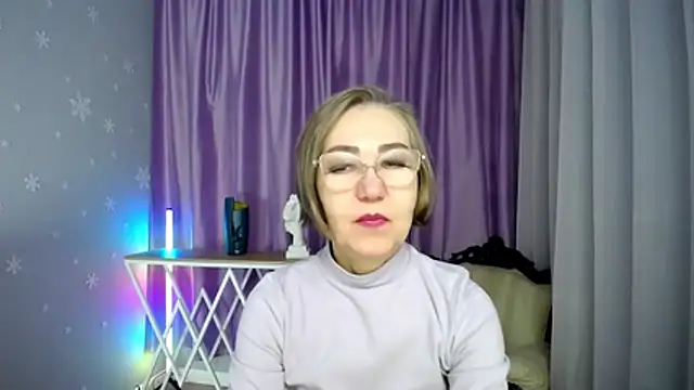 queen a n i online show from November 24, 2025, 10:37 am